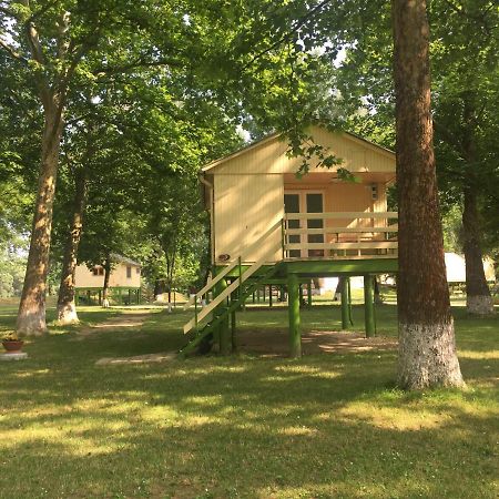 Bungalow Park Hotel Сентендре Екстериор снимка
