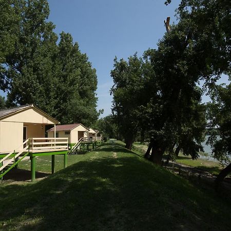 Bungalow Park Hotel Сентендре Екстериор снимка