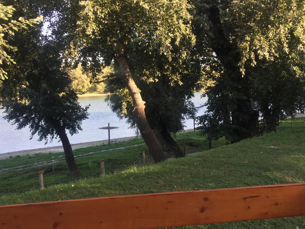 Bungalow Park Hotel Сентендре Екстериор снимка
