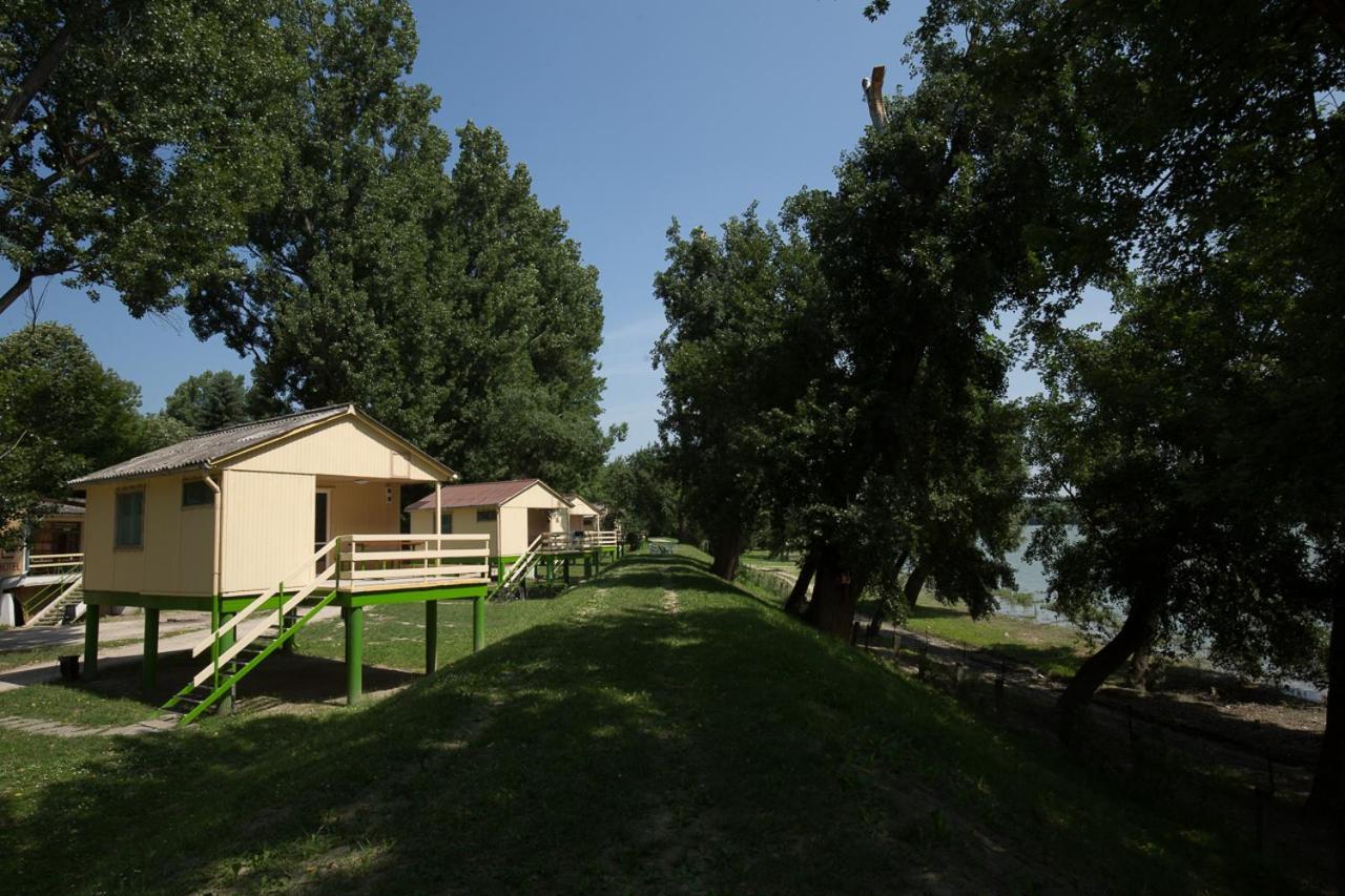 Bungalow Park Hotel Сентендре Екстериор снимка